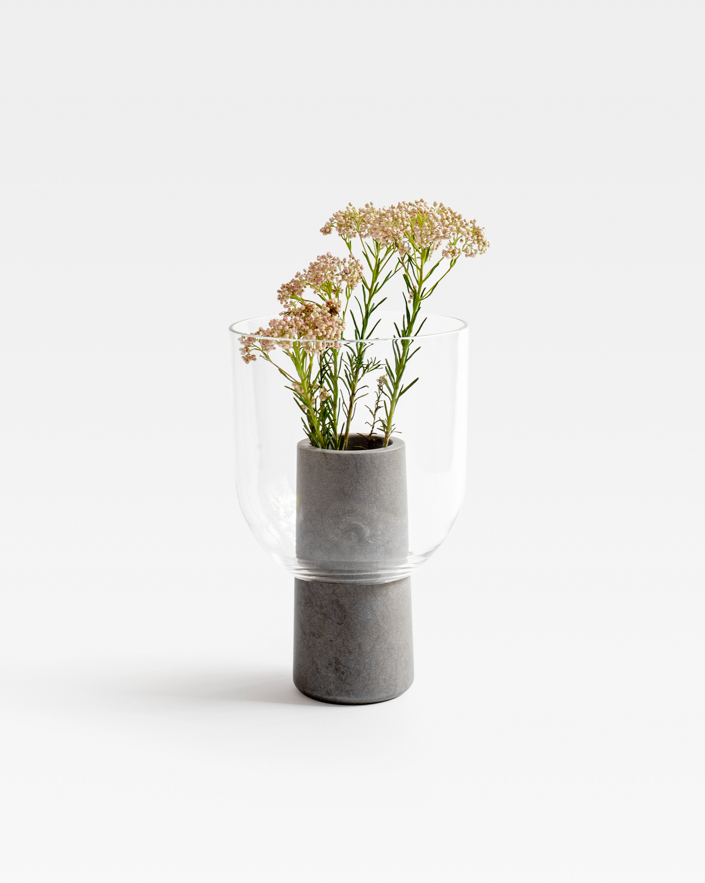Sophisticated Abito vase in handblown glass and grey fossena marble with flowers