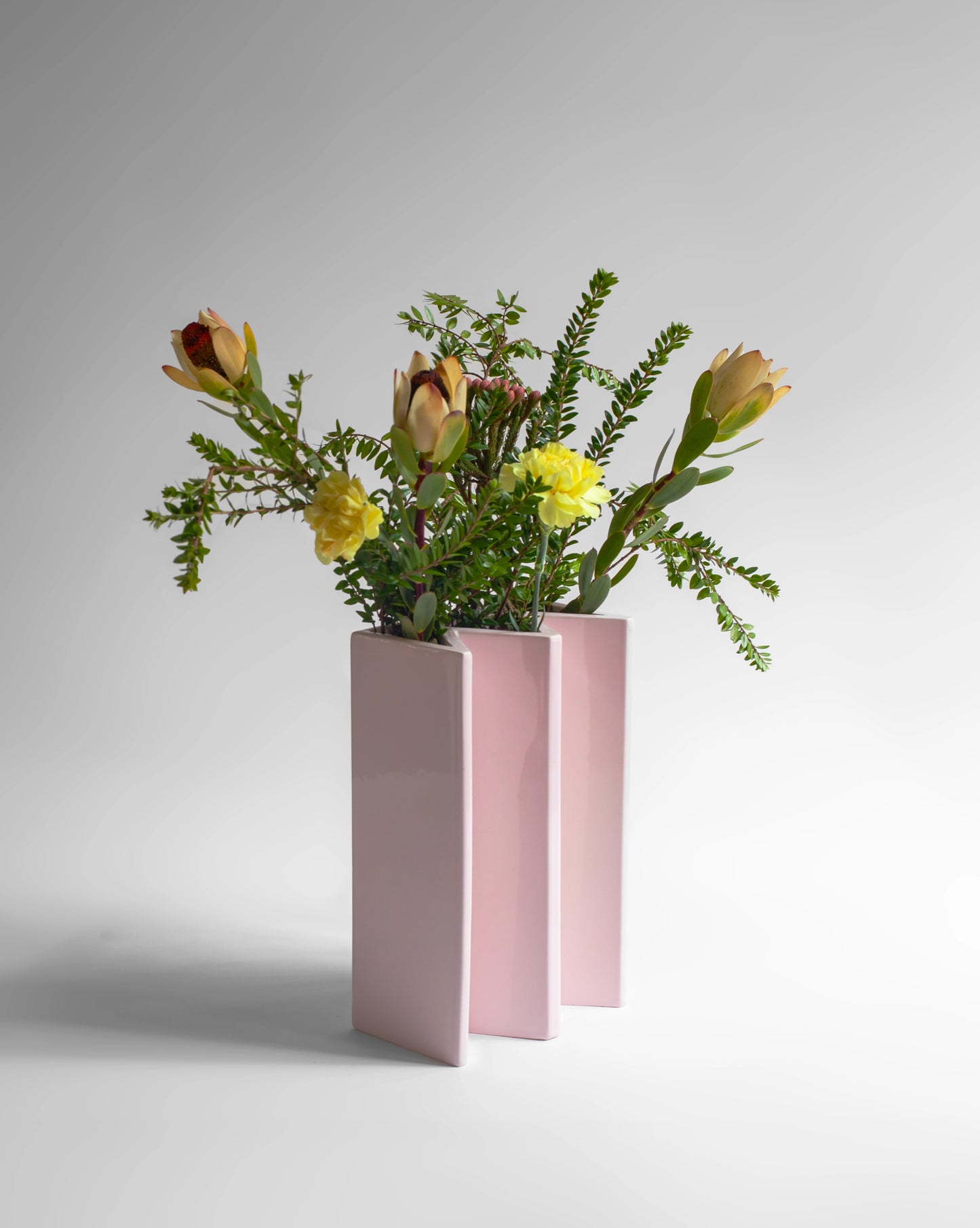 A romantic floral arrangement in the elegant pink queen vase by sandro lopez milano.