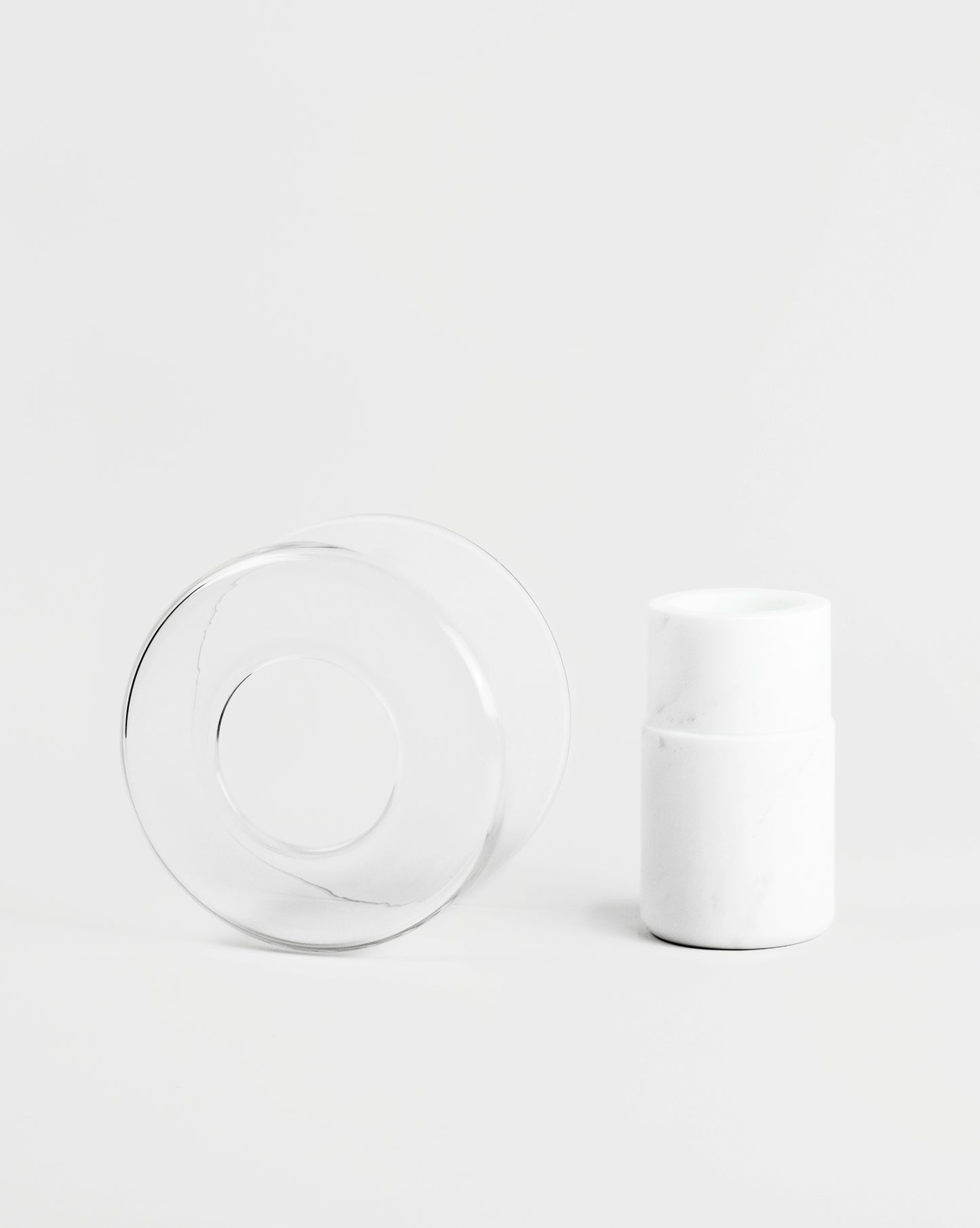 Stylish Abito vase with white statuario marble and handblown glass