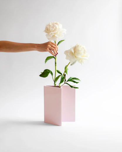 Pink ceramic Knight Vase with a shiny glaze finish with white peonies, part of the Kish o Mat collection.