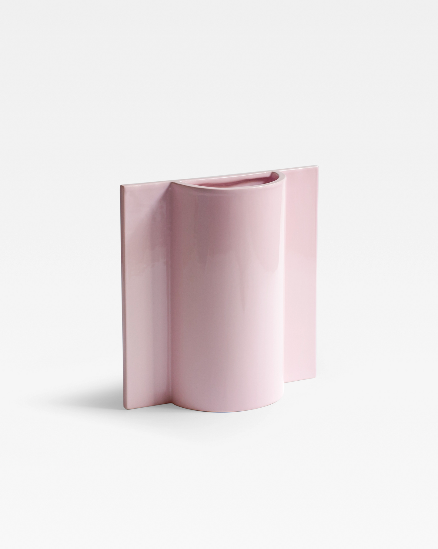 The Pink Queen Vase, with a minimalistic and playful design in handmade ceramic