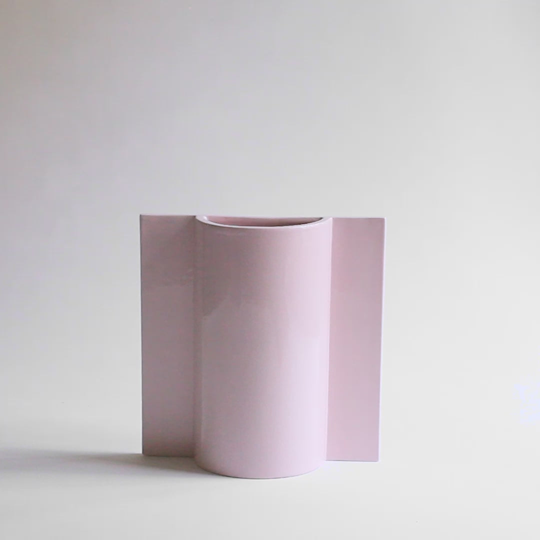 Video showcasing the elegant Pink Queen Vase, with its unique shape and handmade ceramic design perfect for modern interiors and floral arrangements.