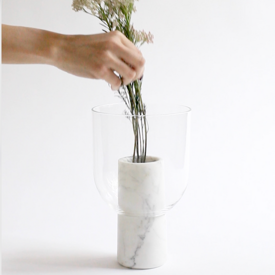 Video of the Abito vase made of handblown glass and white statuario marble