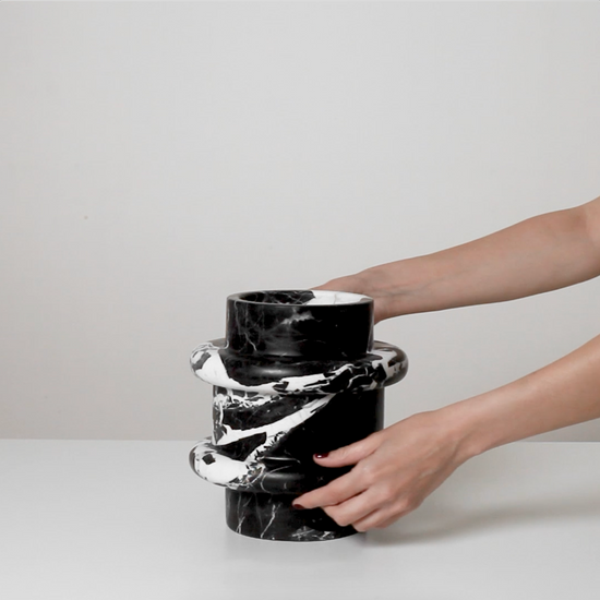 Video presentation of the luxury grand antique marble vase by Sandro Lopez Milano